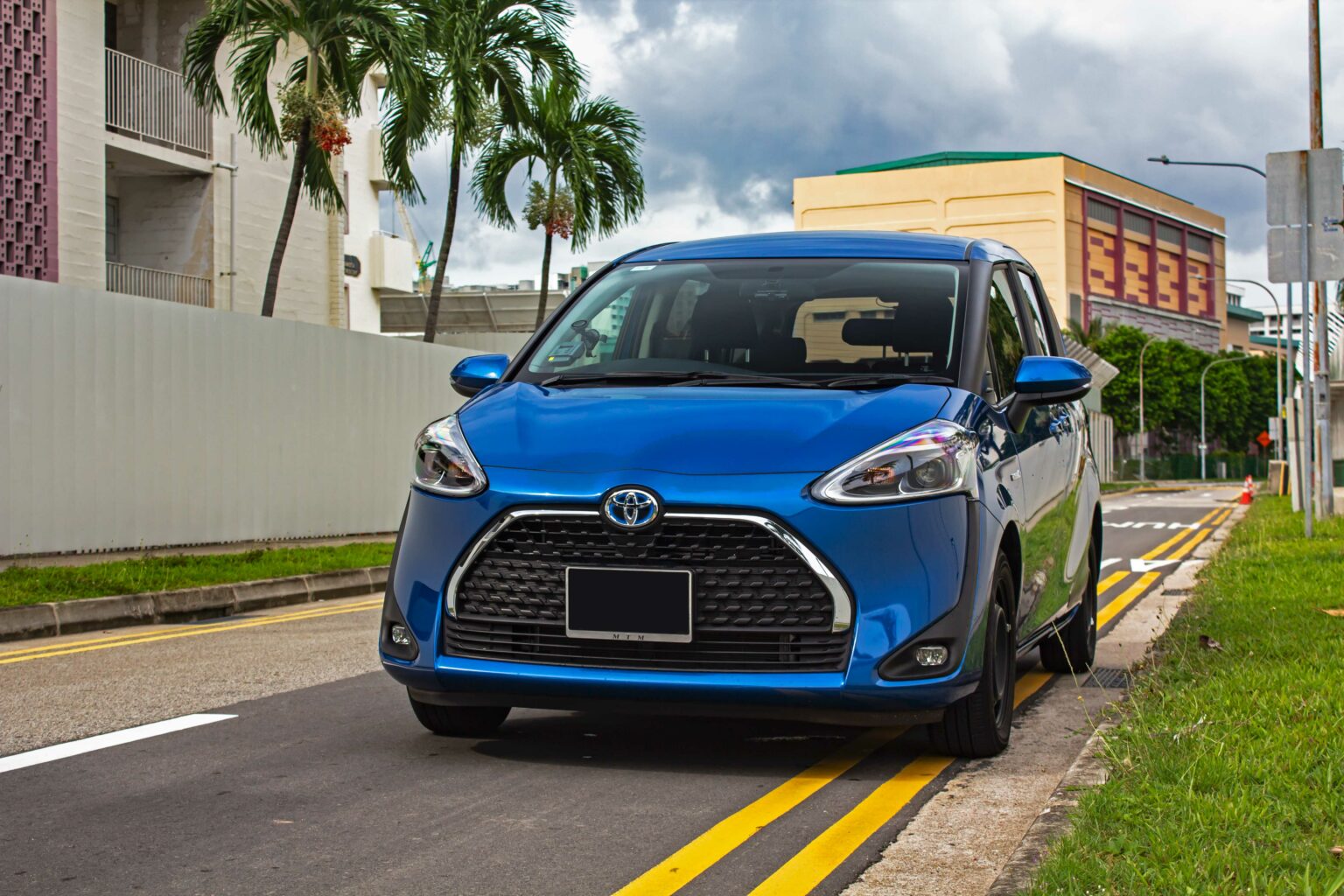 Toyota sienta hybrid g